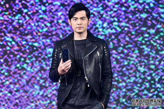 快使用双截棍!周神仙道公益服杰伦出道16年首曝心中代表作