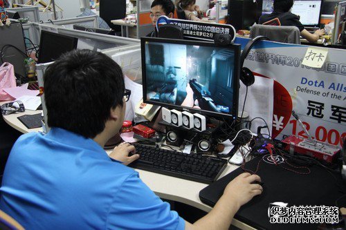 真能秒杀一切?血手幽灵实战五大FPS游戏